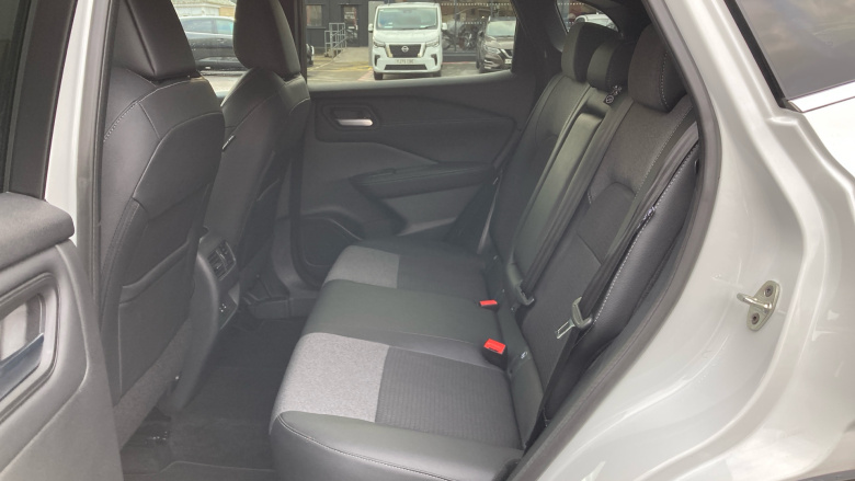 Nissan Qashqai 1.3 DiG-T MH 158 N-Connecta 5dr Petrol Hatchback